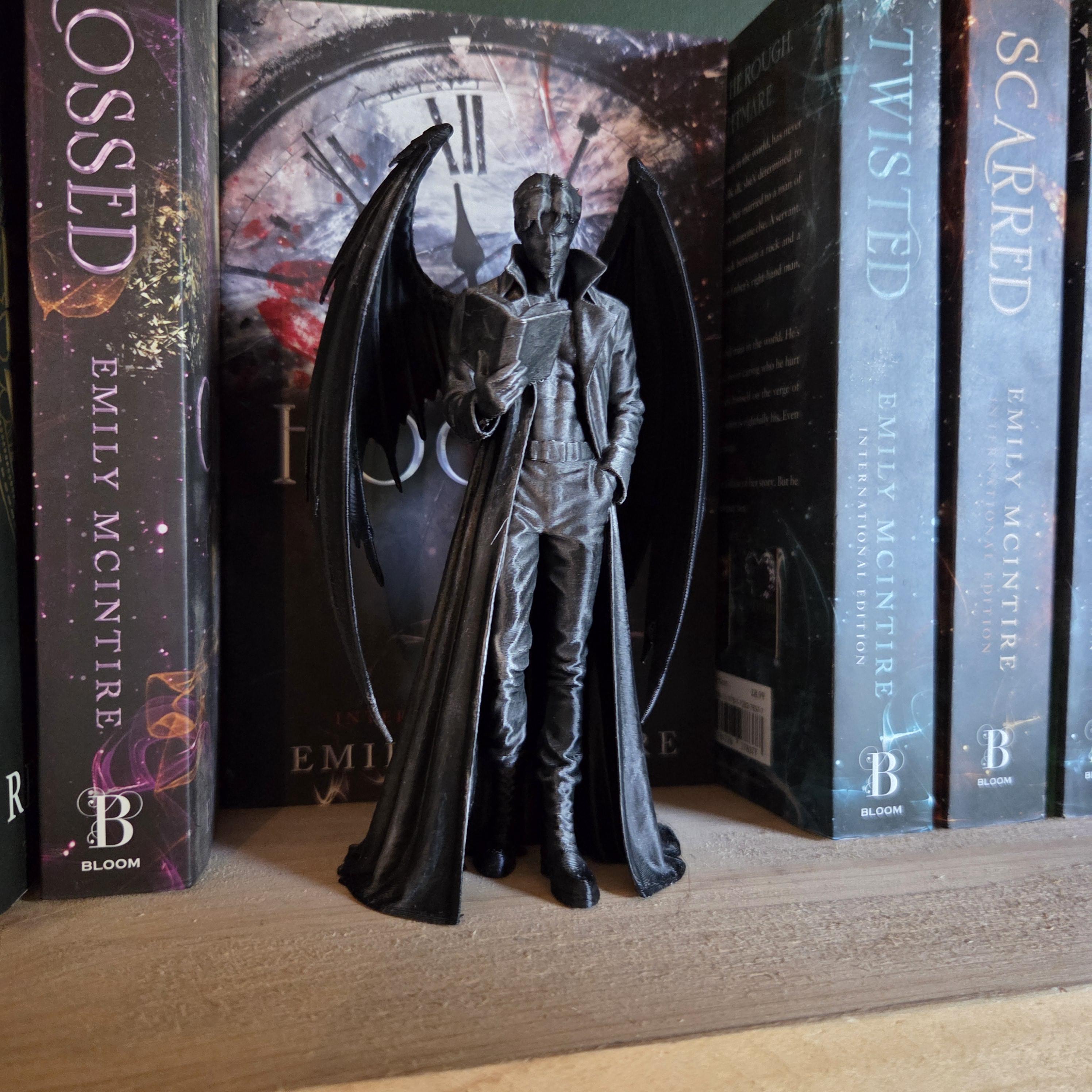 Dark Winged Fae Figure | Romantasy Bookshelf Decor | Gothic Book Nook Statue | Fantasy Reading Figurine | Dark Academia Shelf Decor