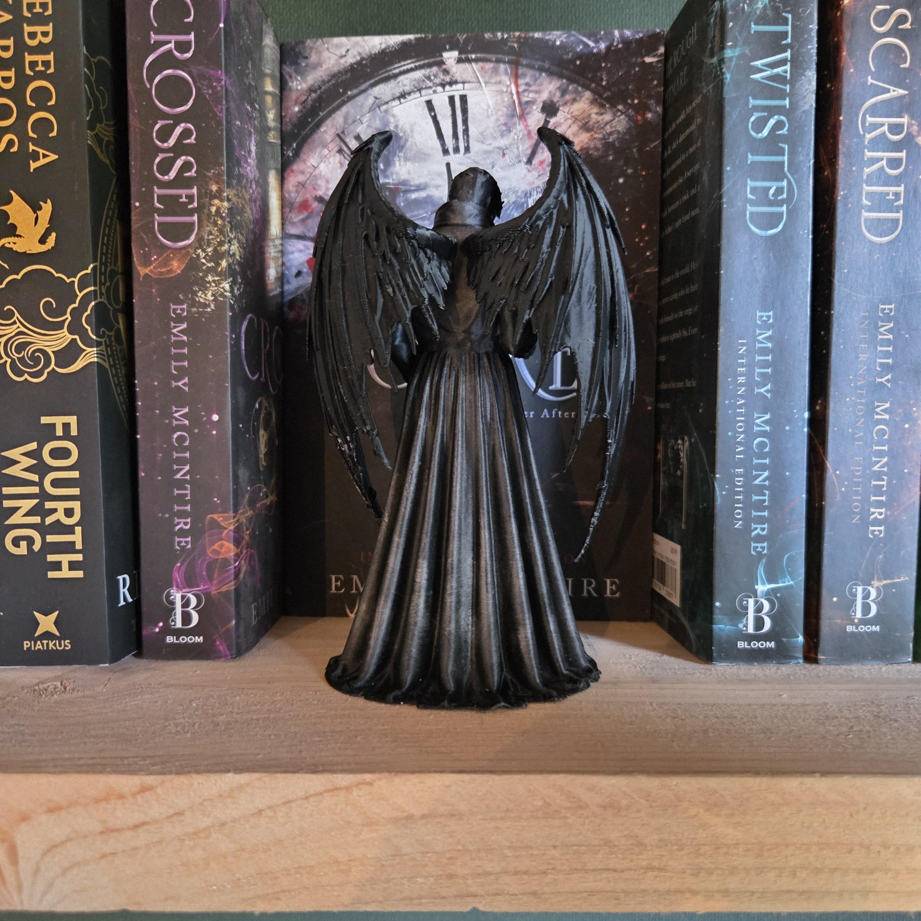 Dark Winged Fae Figure | Romantasy Bookshelf Decor | Gothic Book Nook Statue | Fantasy Reading Figurine | Dark Academia Shelf Decor