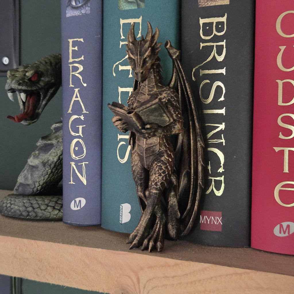 Dragon Bookshelf Figurine – Reading Dragon Statue – Proud Dragon Shelf Sitter – Fantasy Book Decor – Book Lover Gift