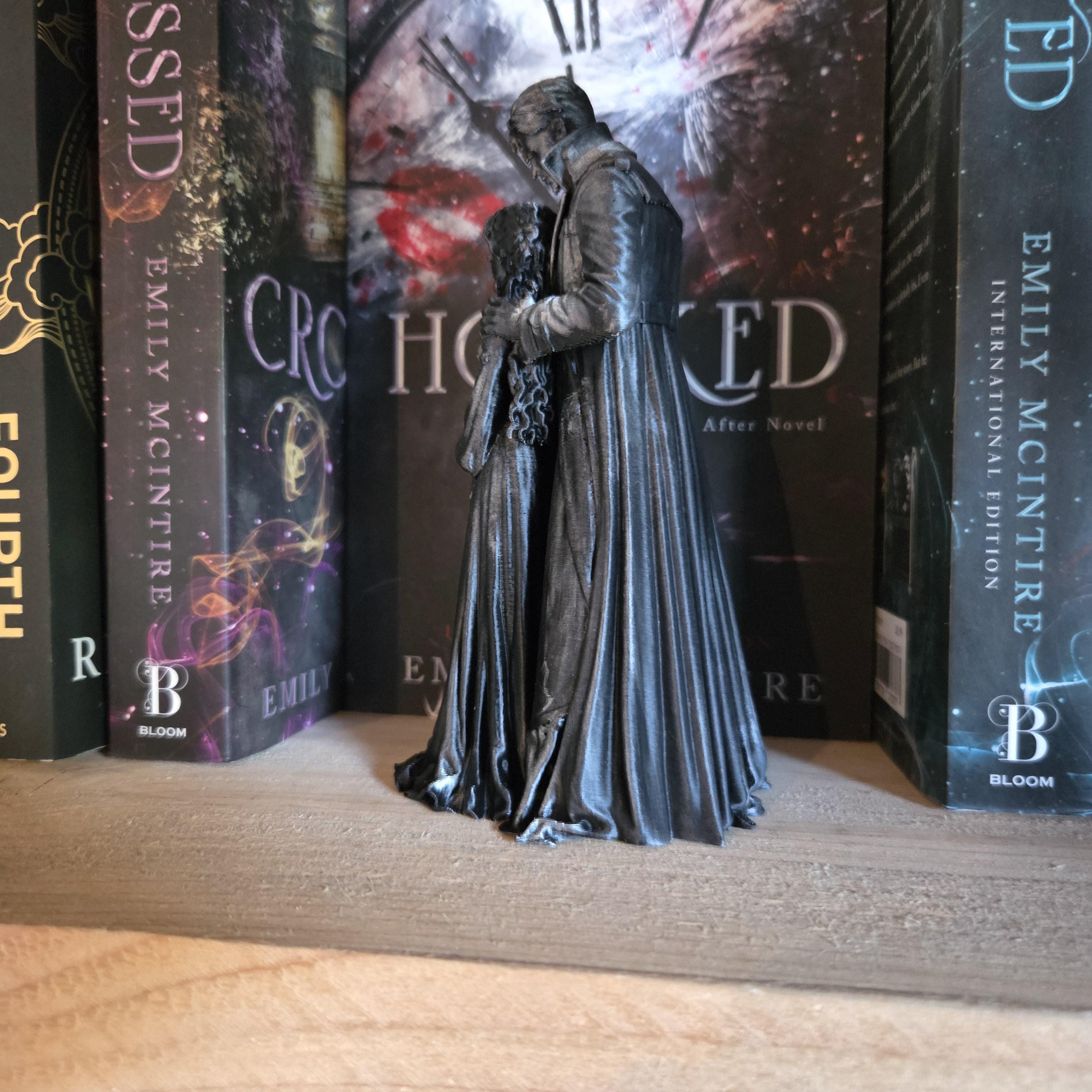 Winged Shadow Warrior Shelf Sitter – Dark Romantasy Bookshelf Decor, Gothic Dragon Rider Figurine, Fantasy Book Nook Decor