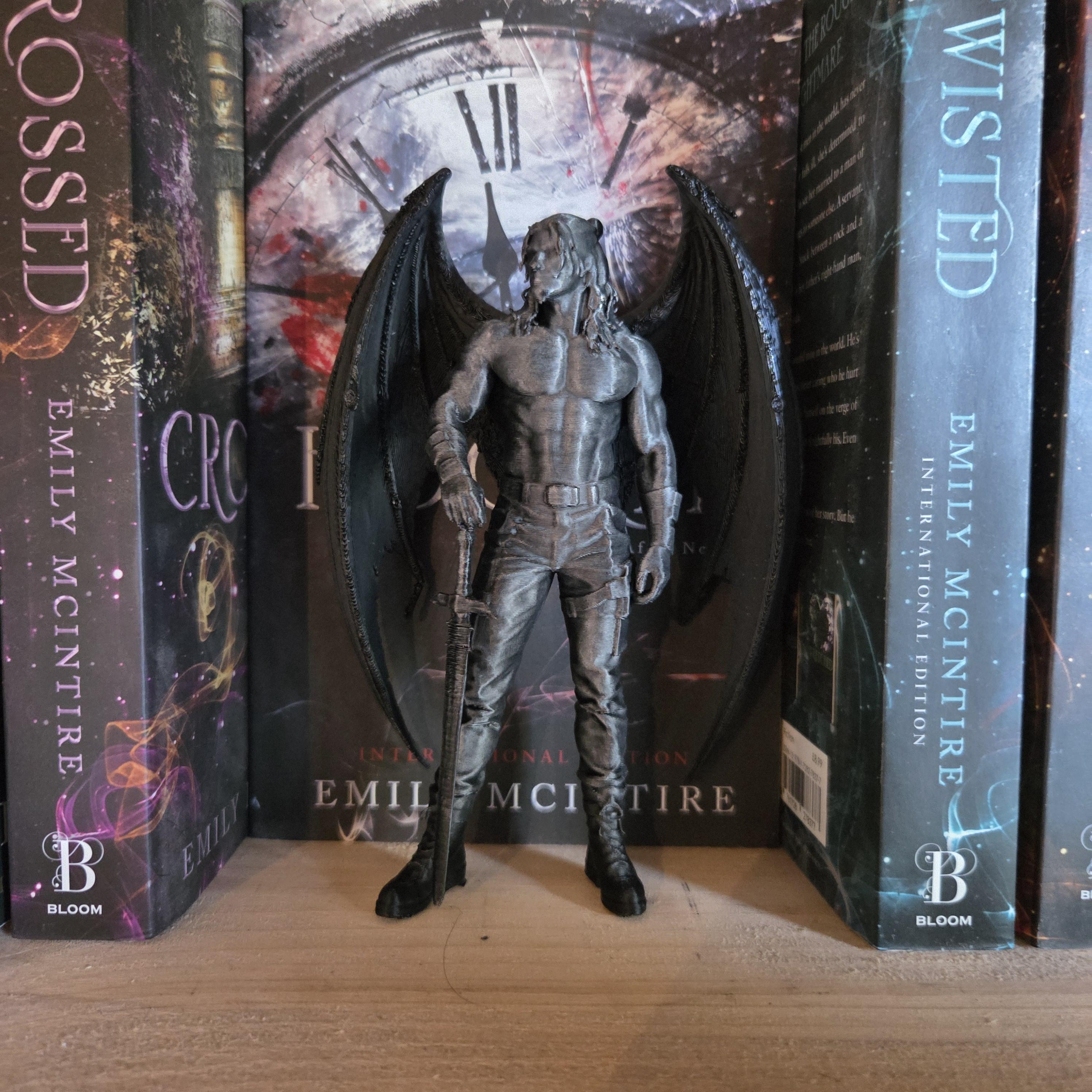 Dark Winged Warrior Shelf Decor, Gothic Romantasy Book Nook Figure, Vampire Fae Bookshelf Statue, Crowns of Nyaxia Inspired Bookish Gift