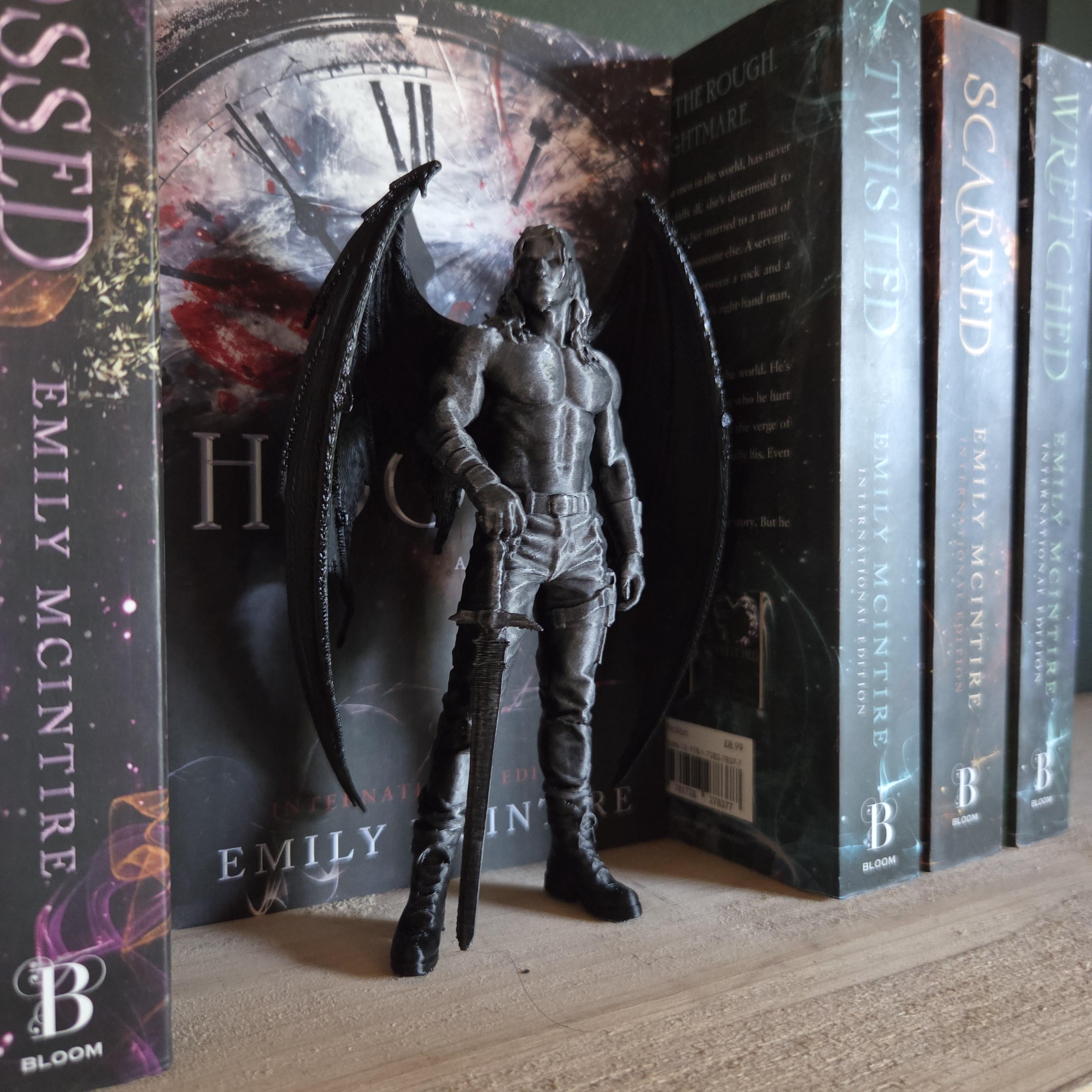 Dark Winged Warrior Shelf Decor, Gothic Romantasy Book Nook Figure, Vampire Fae Bookshelf Statue, Crowns of Nyaxia Inspired Bookish Gift