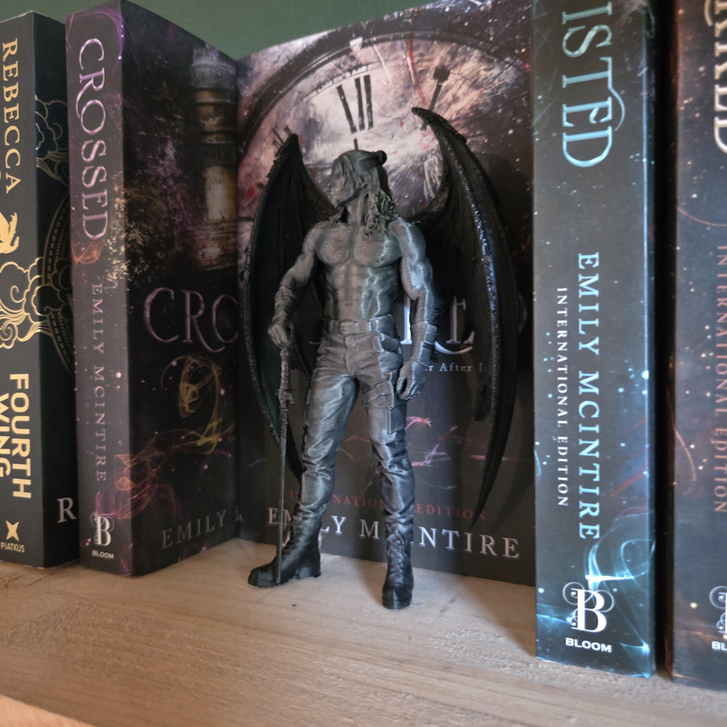 Dark Winged Warrior Shelf Decor, Gothic Romantasy Book Nook Figure, Vampire Fae Bookshelf Statue, Crowns of Nyaxia Inspired Bookish Gift