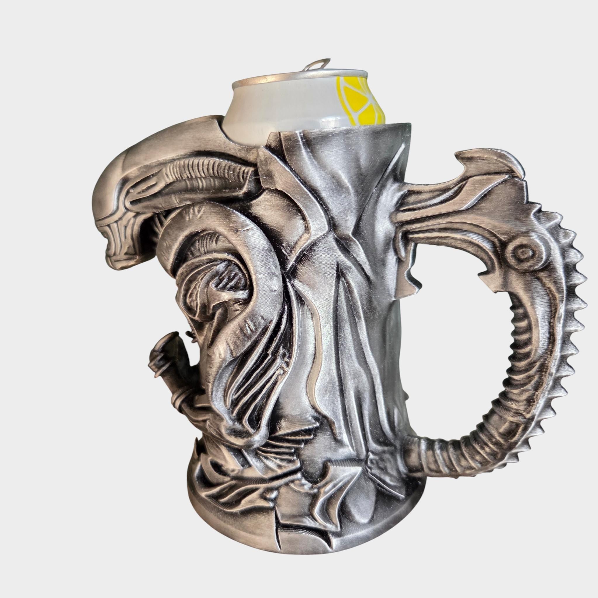 Alien - Xenomorph Can Holder Mug – Fantasy Tankard for 330 ml and 500 ml (12 oz / 16–16.9 oz) Cans | Perfect for DND and Tabletop Gaming