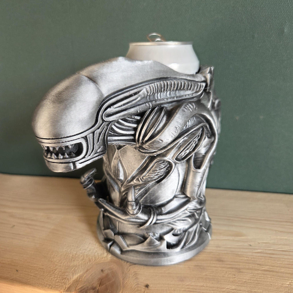 Alien - Xenomorph Can Holder Mug – Fantasy Tankard for 330 ml and 500 ml (12 oz / 16–16.9 oz) Cans | Perfect for DND and Tabletop Gaming