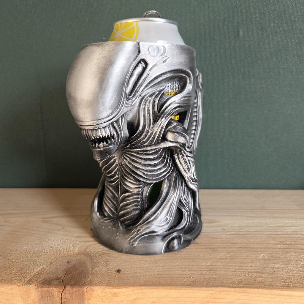 Alien - Xenomorph Can Holder Mug – Fantasy Tankard for 330 ml and 500 ml (12 oz / 16–16.9 oz) Cans | Perfect for DND and Tabletop Gaming