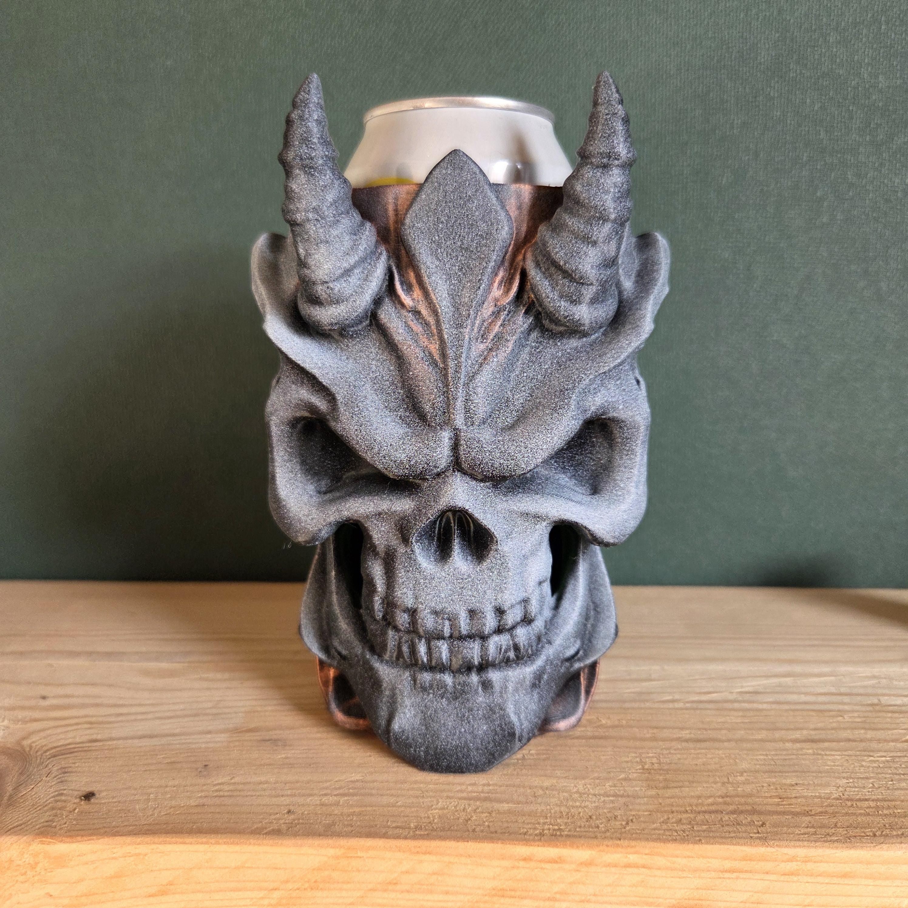 Archdemon Skull Can Holder Mug – Fantasy Tankard for 330 ml and 500 ml (12 oz / 16–16.9 oz) Cans | Perfect for DND and Tabletop Gaming