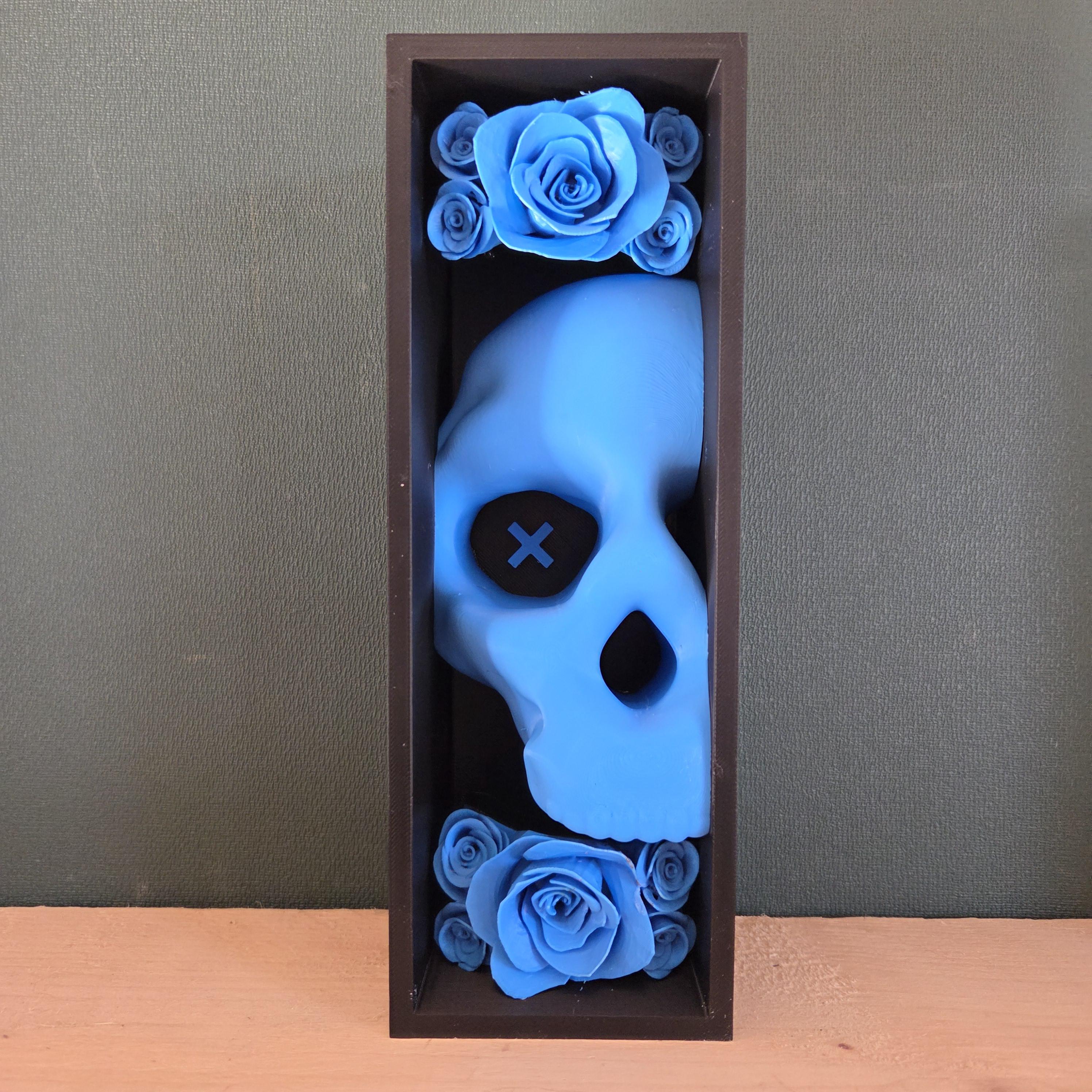 Blue lights out Skull Bookends with Roses – Gothic Bookshelf Decor – 3D Printed Skull Book Accessories – Dark Academia Home Decor