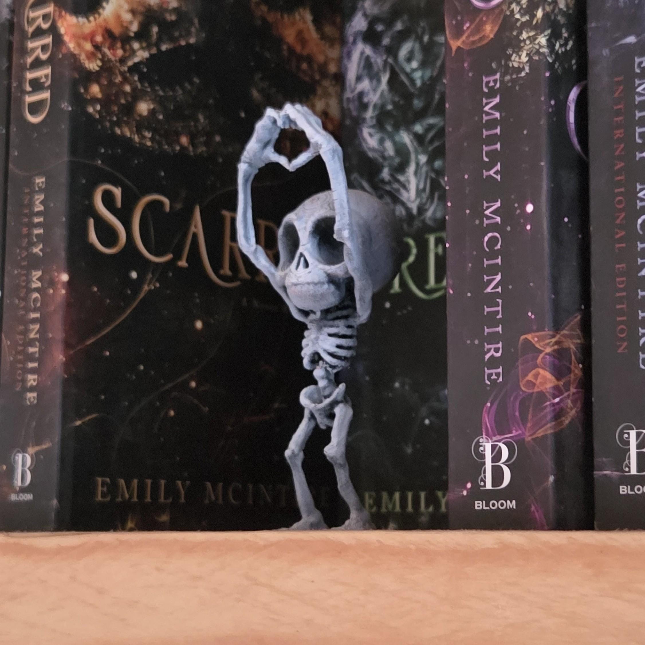 I love you heart - Poseable Skeleton Figurine – Unique 3D Printed Skeleton Decor