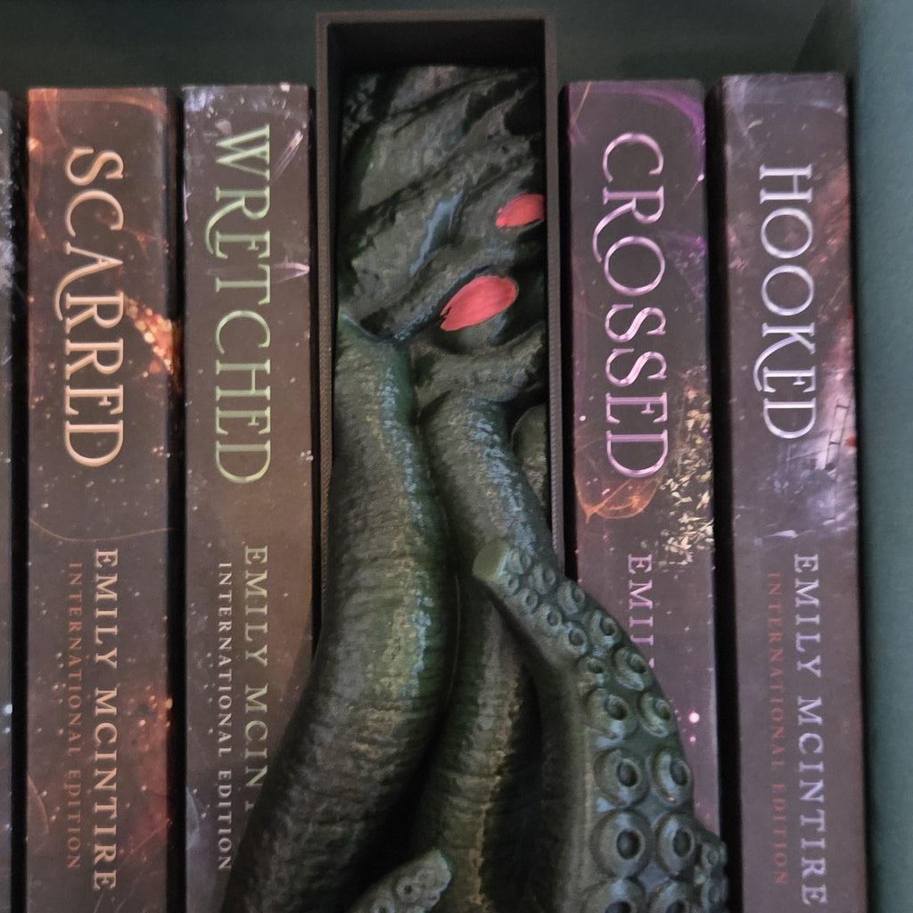 Cthulhu Book Nook | Lovecraft Bookend | Dark Fantasy Bookshelf Decor | 3D Printed Tentacle Book Holder | Horror Library Insert
