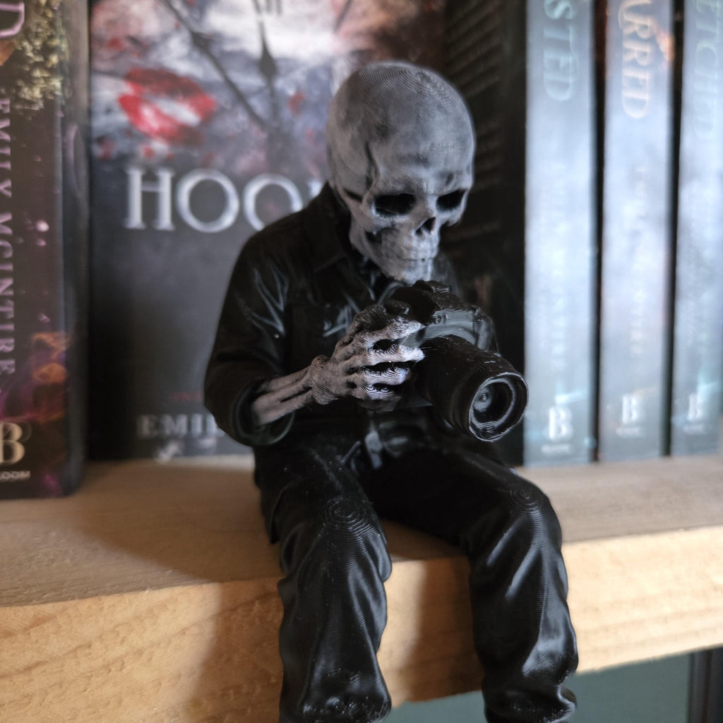Skull Photographer Shelf Sitter, Gothic Bookish Decor, Dark Academia Bookshelf Figure, Creepy Photographer Book Nook Decor