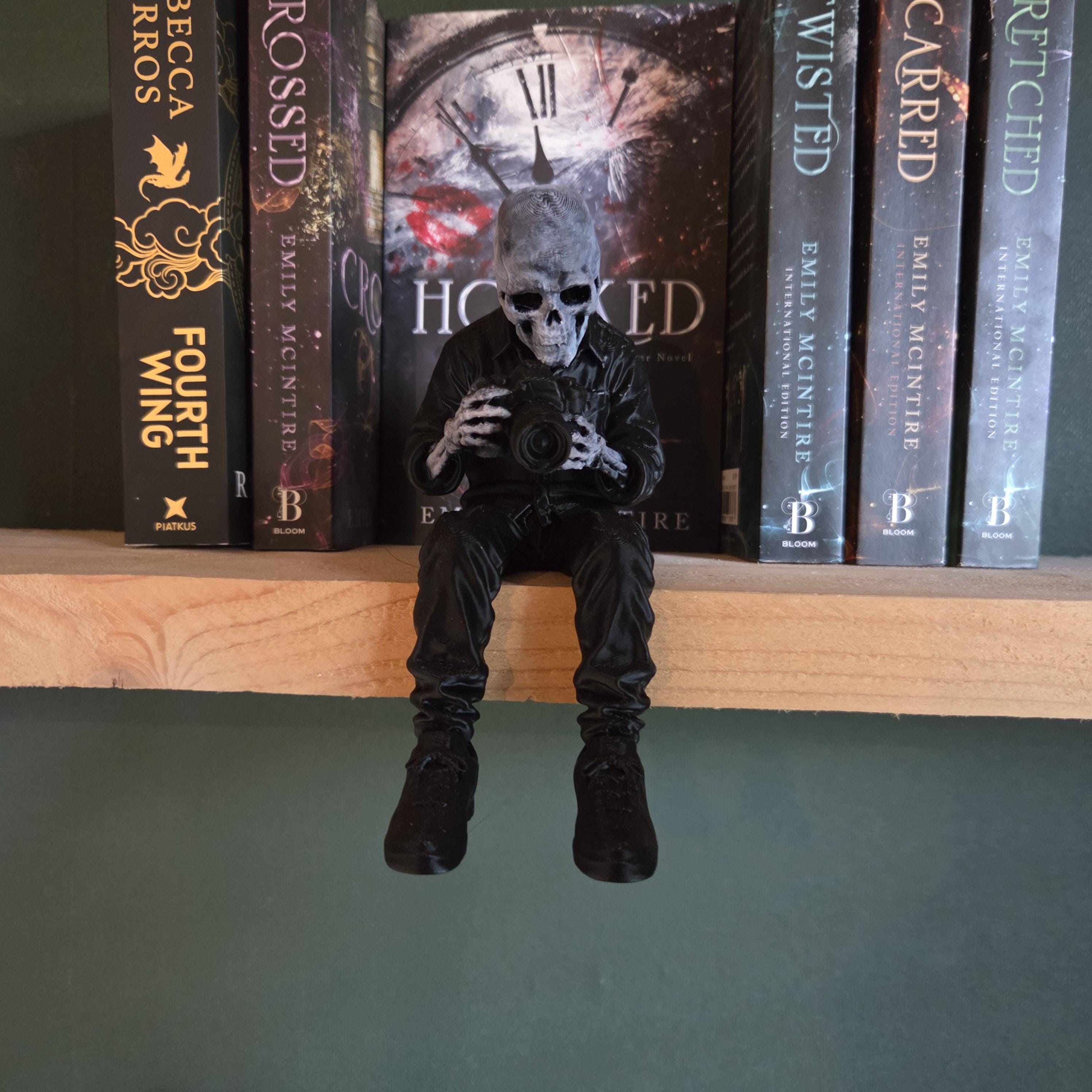Skull Photographer Shelf Sitter, Gothic Bookish Decor, Dark Academia Bookshelf Figure, Creepy Photographer Book Nook Decor