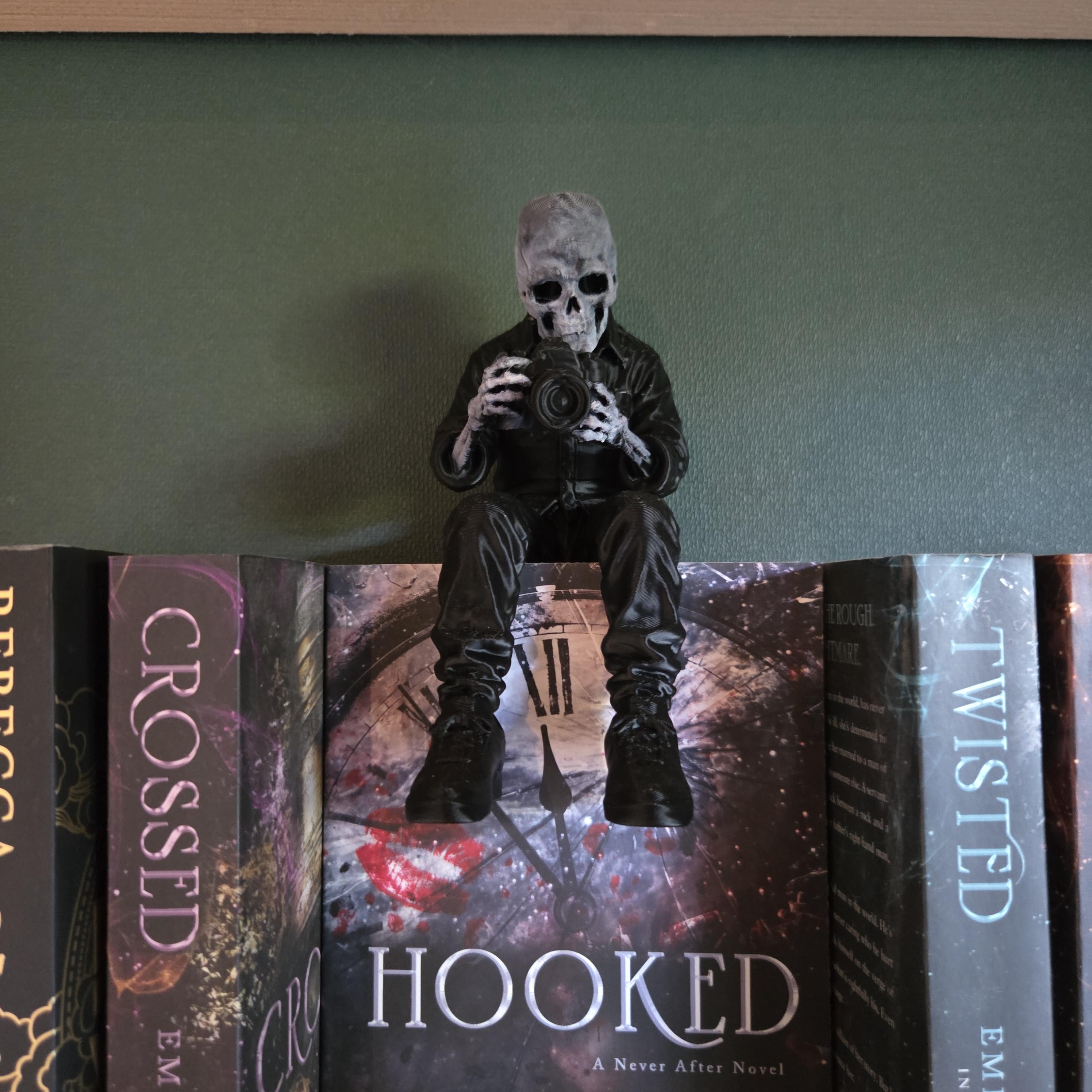 Skull Photographer Shelf Sitter, Gothic Bookish Decor, Dark Academia Bookshelf Figure, Creepy Photographer Book Nook Decor
