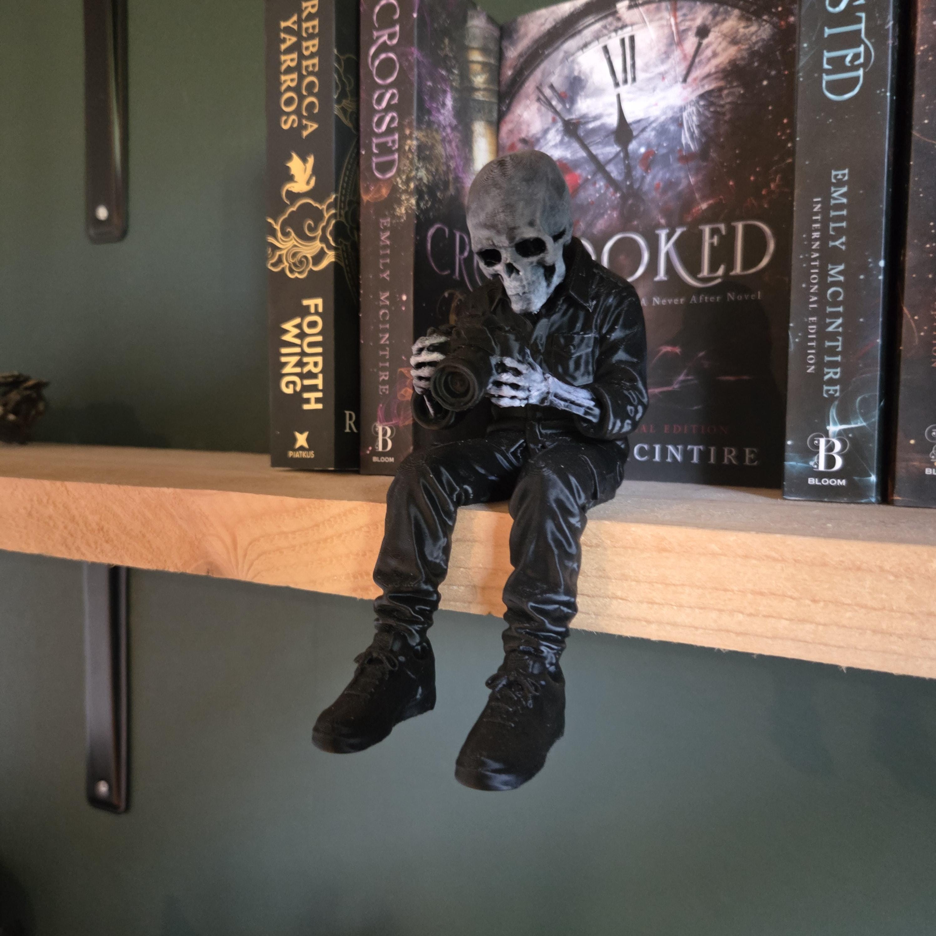 Skull Photographer Shelf Sitter, Gothic Bookish Decor, Dark Academia Bookshelf Figure, Creepy Photographer Book Nook Decor