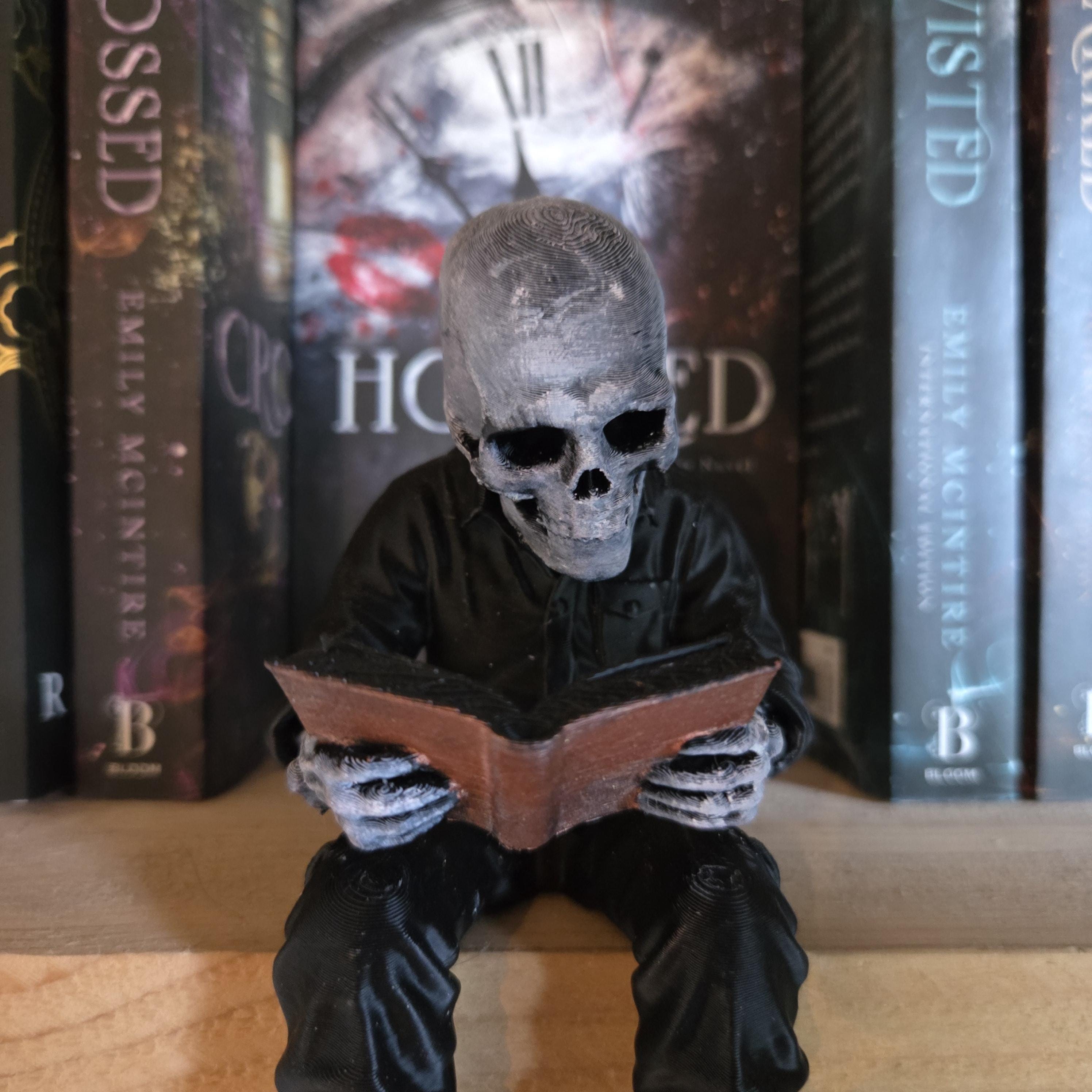 Skeleton Reading Shelf Sitter | Gothic Book Nook Decor | Dark Academia Bookshelf Figurine | Hand Painted 3D Printed Book Lover Gift