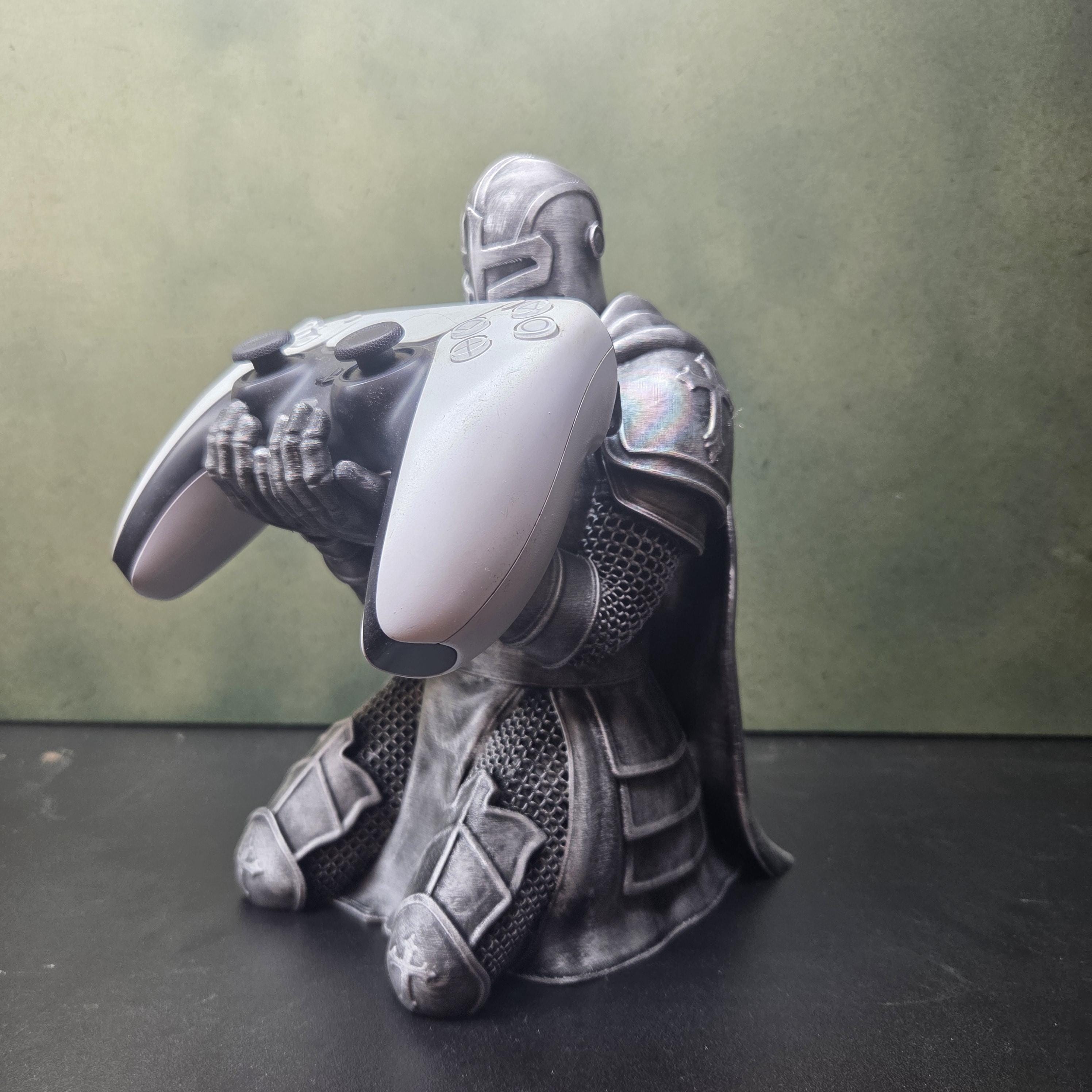 Knight Controller Holder – Medieval Gamepad Stand – Fantasy Gaming Decor – Gamer Gift – Controller Display Stand