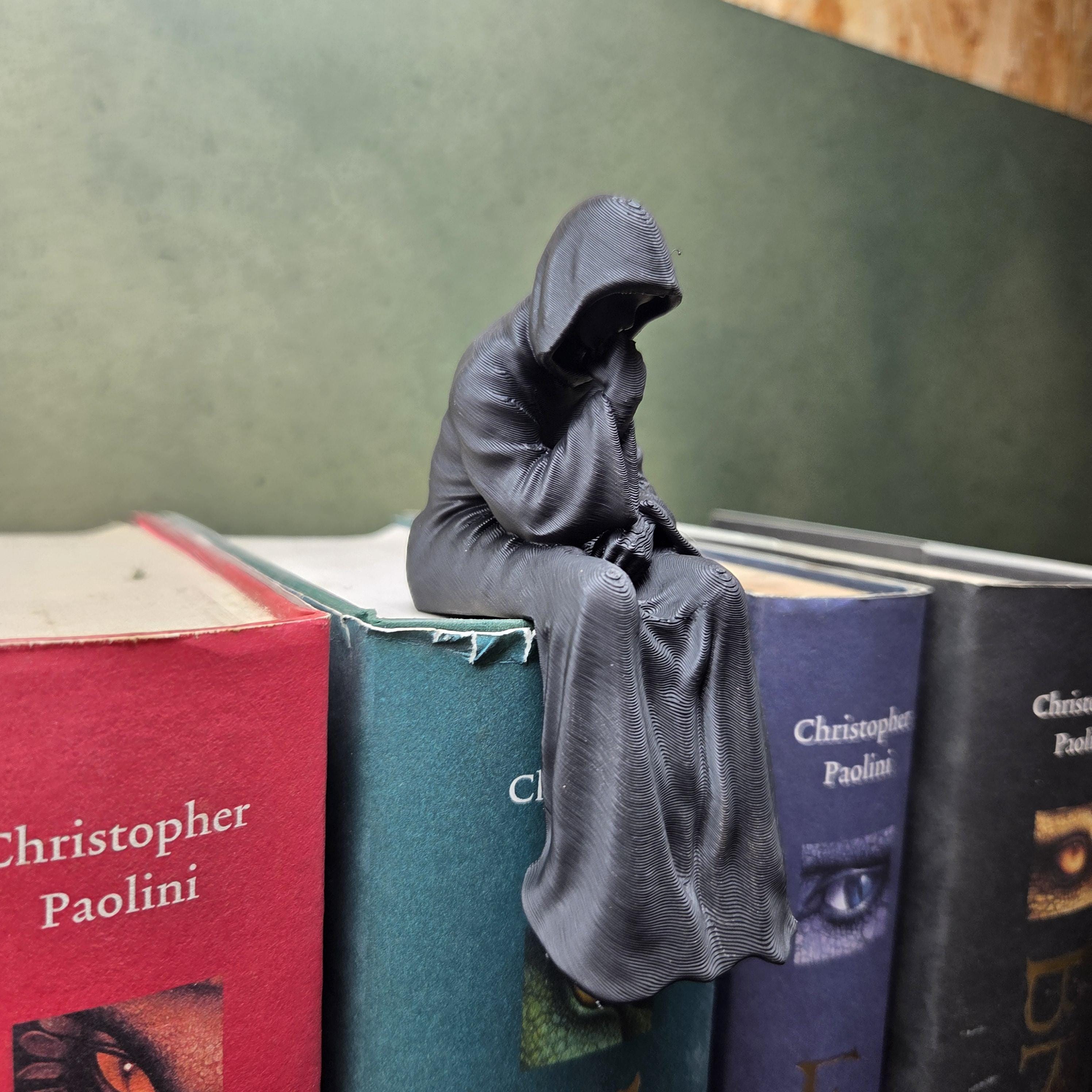 Hooded Thinker Shelf Sitter – Mysterious Gothic Bookshelf Decor – Dark Academia Figurine – Fantasy Book Lover Gift – Reading Nook Decor