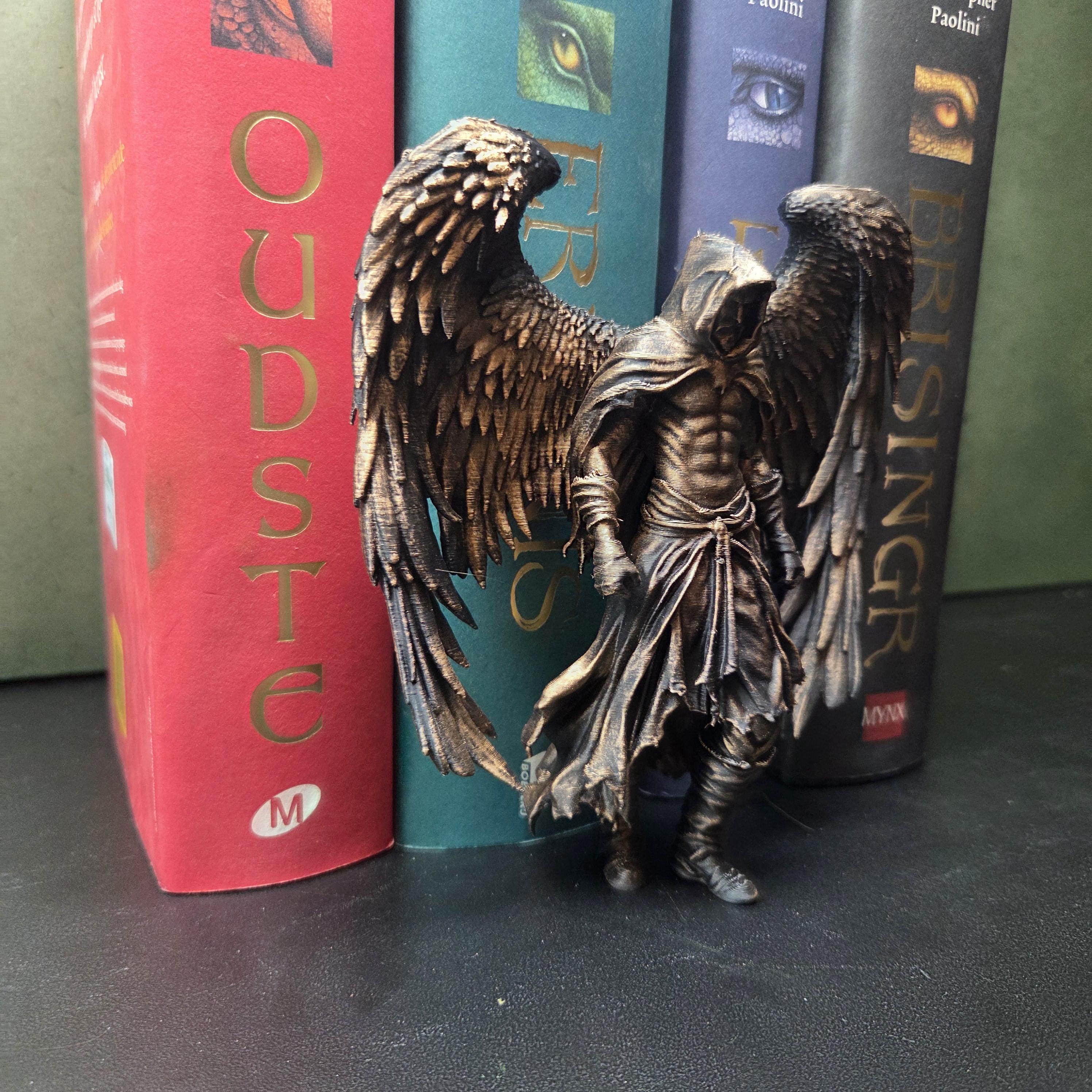 Faceless Angel Statue – Hooded Winged Guardian – Gothic Fantasy Shelf Decor – Dark Academia Bookshelf Figurine – Book Lover Gift