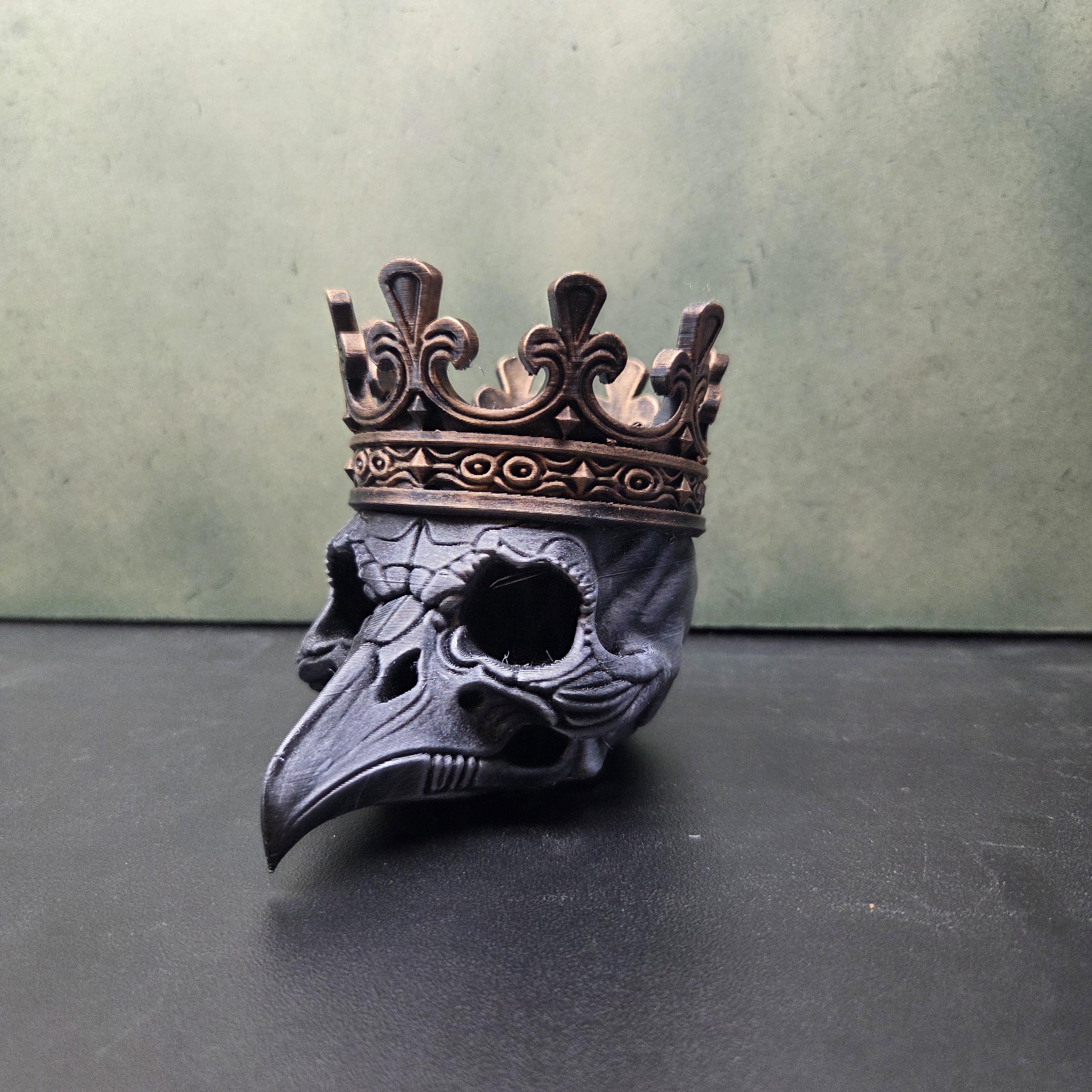 Raven Skull with Crown, Gothic Skull Decor, Dark Academia Decor, Crow Skull Statue, Gothic Home Decor, Fantasy Shelf Decor, Witchy Gift