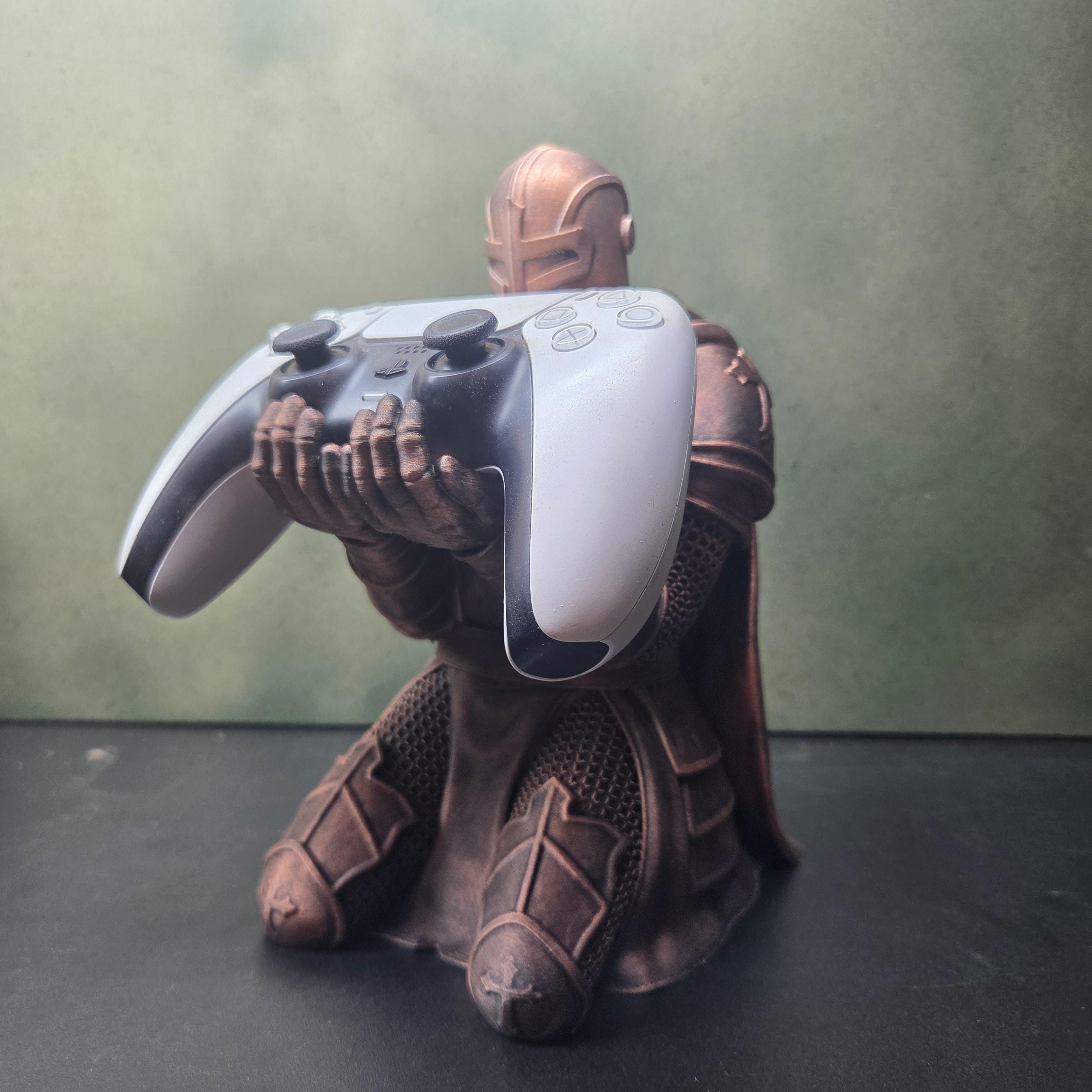 Knight Controller Holder – Medieval Gamepad Stand – Fantasy Gaming Decor – Gamer Gift – Controller Display Stand