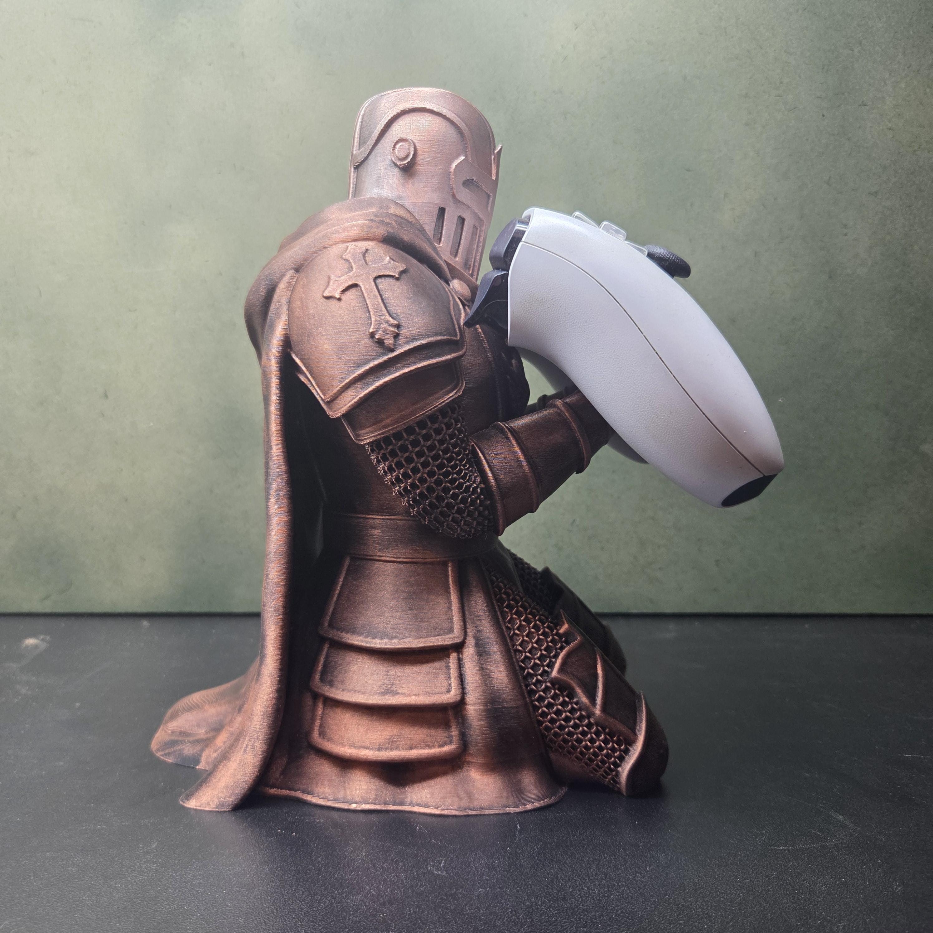 Knight Controller Holder – Medieval Gamepad Stand – Fantasy Gaming Decor – Gamer Gift – Controller Display Stand