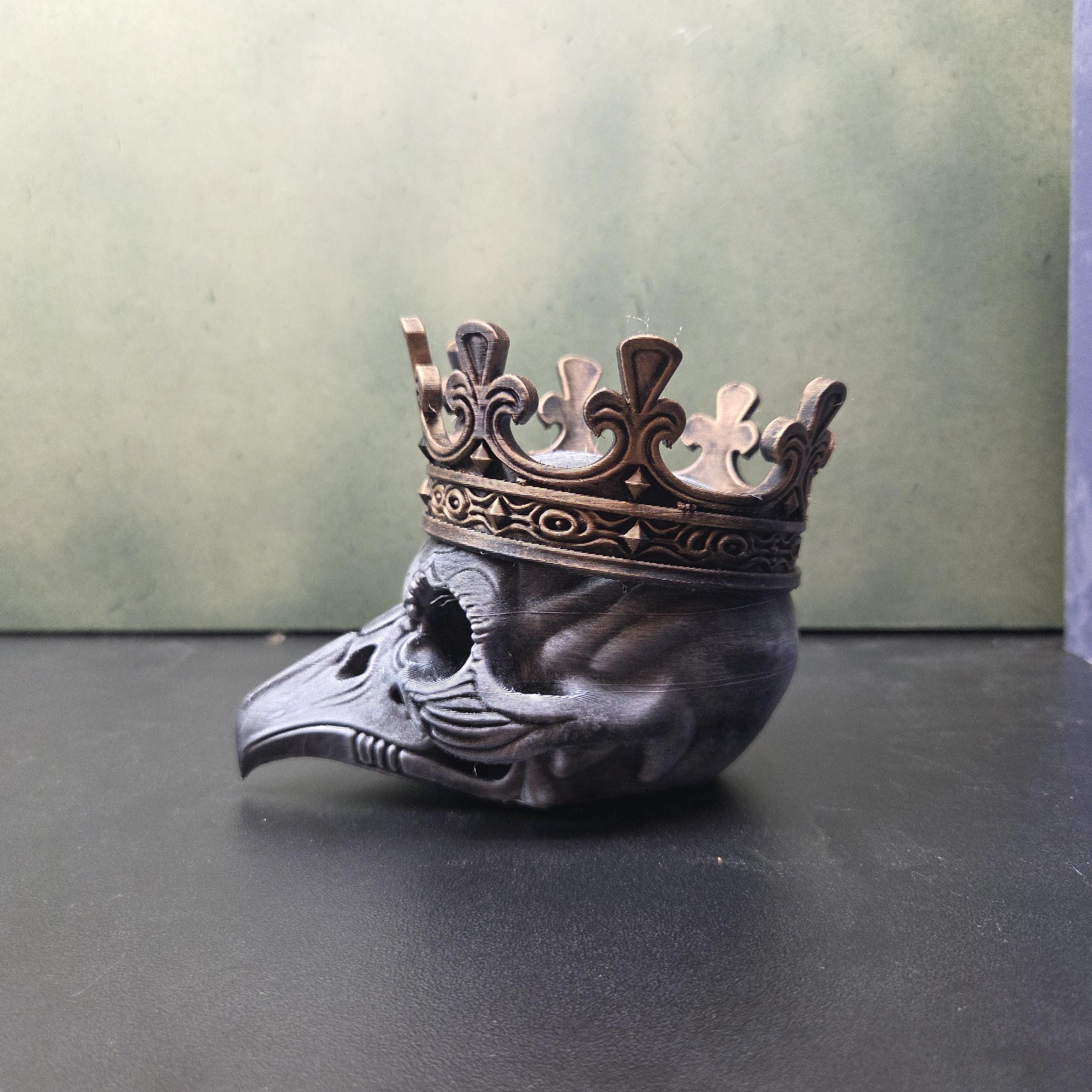 Raven Skull with Crown, Gothic Skull Decor, Dark Academia Decor, Crow Skull Statue, Gothic Home Decor, Fantasy Shelf Decor, Witchy Gift