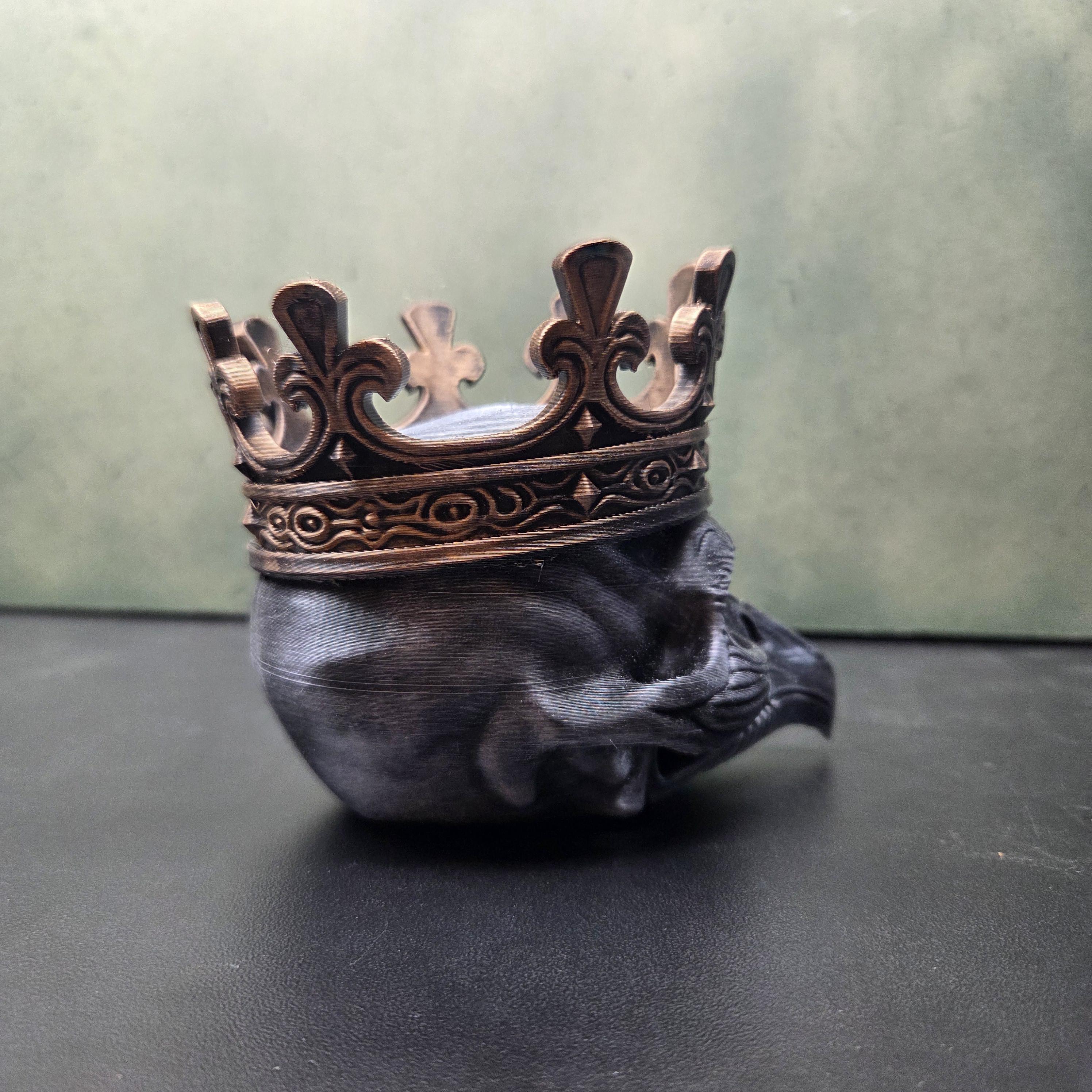 Raven Skull with Crown, Gothic Skull Decor, Dark Academia Decor, Crow Skull Statue, Gothic Home Decor, Fantasy Shelf Decor, Witchy Gift